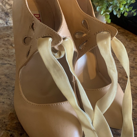 DOLCE by Mojo Moxy Pumps - Picture 4 of 5